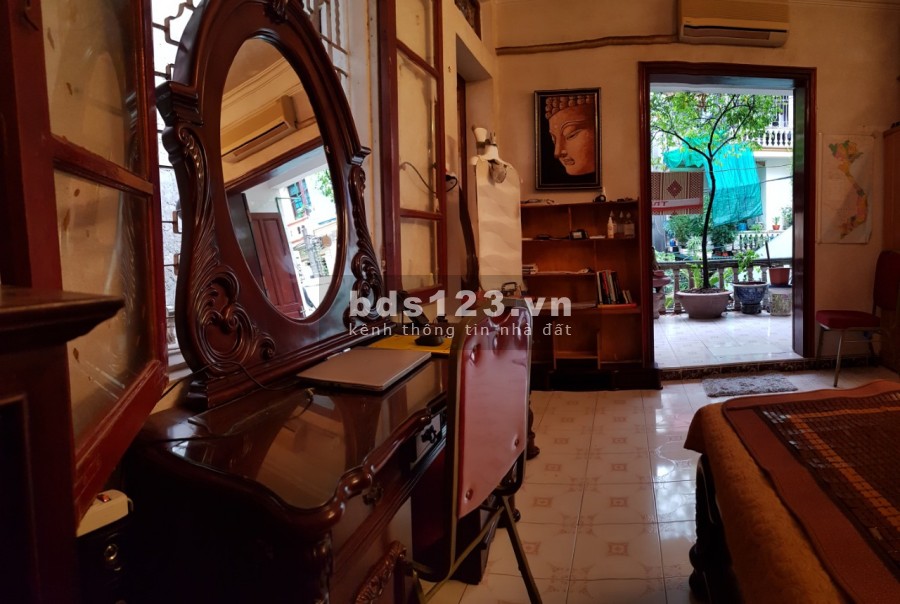 Tôi cho thuê nhà sân vườn 300m2: XD 90m2 3 tầng 3PN, vệ sinh, bếp, khu bàn ăn, Yên Hòa, Cầu Giấy