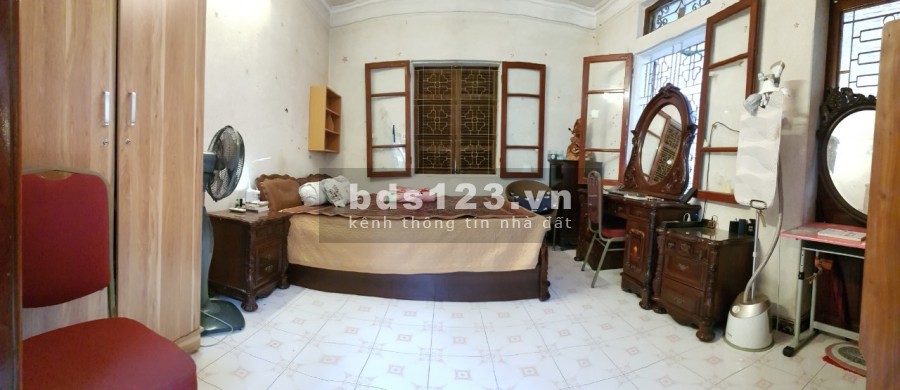 Tôi cho thuê nhà sân vườn 300m2: XD 90m2 3 tầng 3PN, vệ sinh, bếp, khu bàn ăn, Yên Hòa, Cầu Giấy
