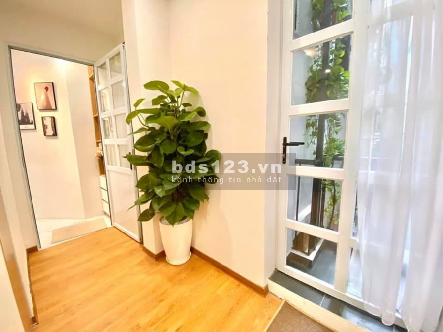 Nhà siêu đẹp, giá siêu rẻ, Đường Láng, Lô Góc diện tích 38m2, 5 tầng, giá 3,8 tỷ