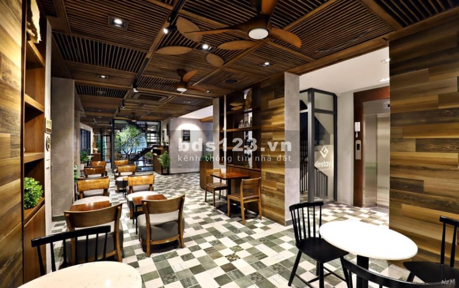 Tòa nhà căn hộ cao cấp Tây thuê Bar Coffe mặt phố Âu Cơ dt 174m2 xây 2020 10 tầng giá 75 tỷ