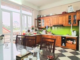 Nhà mặt Hồ tây siêu rẻ đẹp, mặt tiền 7m, diện tích sử dụng 80m2, đúc kiên cố 6 tầng, giá 12,5 tỷ