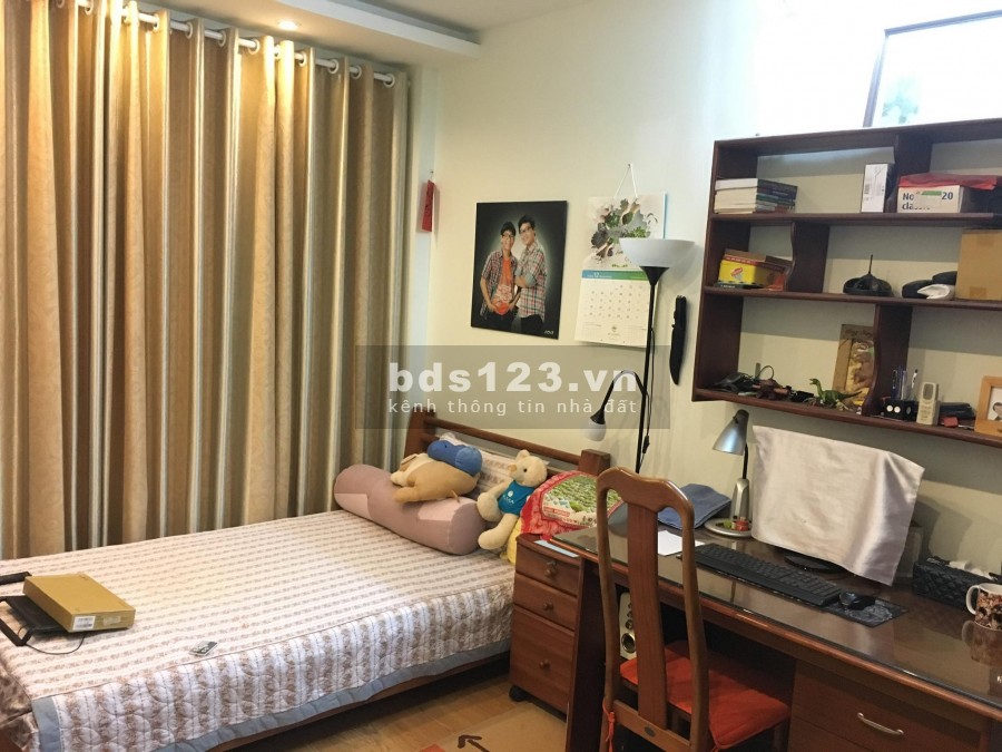 Bán nhà phân lô ngõ 102 Pháo Đài Láng diện tích 45m2, 5 tầng đúc, gần phố , giá 4,2 tỷ.