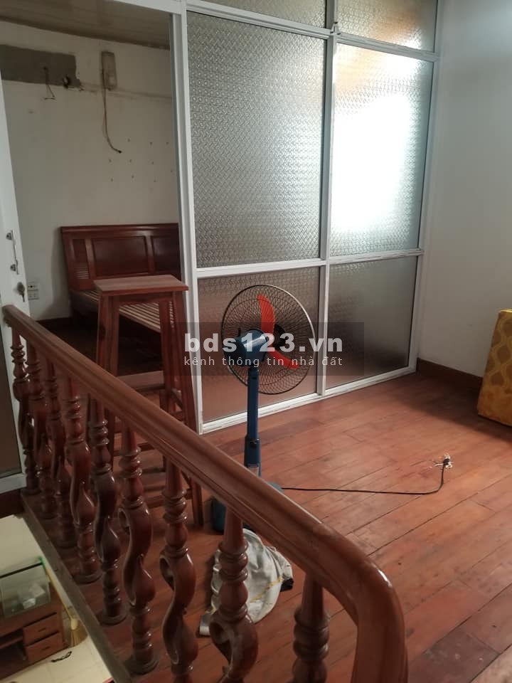 Bán nhà đường Hoàng Tăng Bí, diện tích sử dụng 25m2, giá 1.2 tỷ đúc kiên cố 2 tầng thoáng