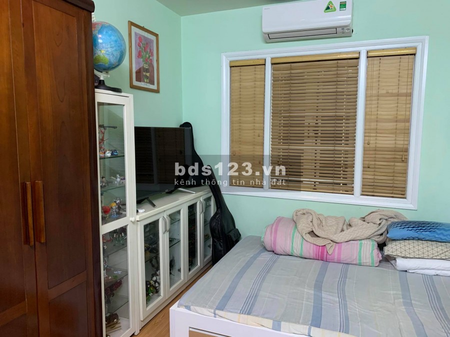 Bán nhà phân lô ngõ 102 Pháo Đài Láng diện tích 45m2, 5 tầng đúc, gần phố , giá 4,2 tỷ.