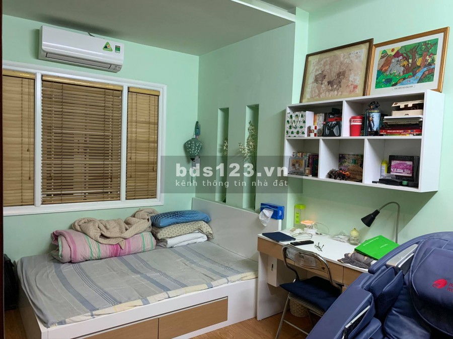 Bán nhà phân lô ngõ 102 Pháo Đài Láng diện tích 45m2, 5 tầng đúc, gần phố , giá 4,2 tỷ.