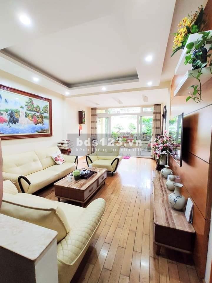 Nhà có việc cần tiền nên bán gấp nhà Nguyễn Văn Cừ, diện tích 56.4m2, 5 Tầng, giá nhỉnh 4 tỷ