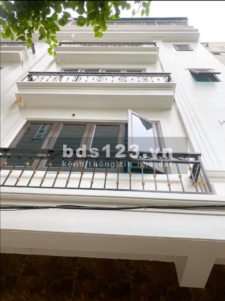 Siêu phẩm quận Cầu Giấy, Hà Nội - Mặt tiền 5m, 10m ô tô đỗ, diện tích 42m2 - 3 Ngủ, giá tốt