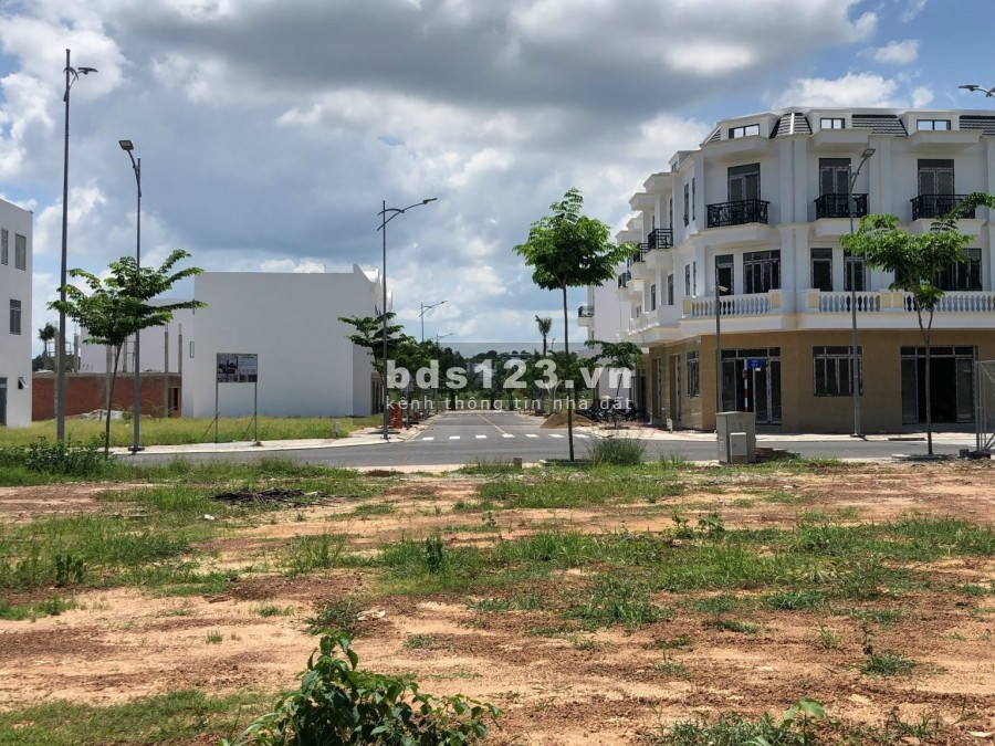 Bán đất Phú Chánh mặt tiền shophouse 103m2 full TC sổ sẵn giá bán 2.6 tỷ, đã bao gồm VAT