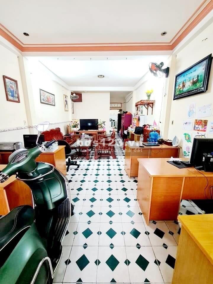 Nhà siêu rẻ siêu hiếm Phạm Văn Bạch, dtsd 84m2, sát bên chợ, kinh doanh tốt, giá 5.25 tỷ
