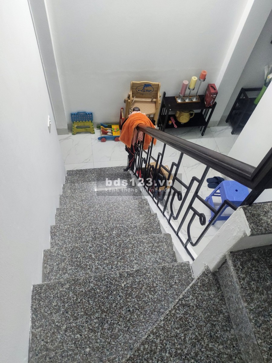 Bán nhà Trần Khát Chân diện tích sử dụng 65m2 giá bán 4.3 tỷ gần hồ ô tô cách nhà 50m
