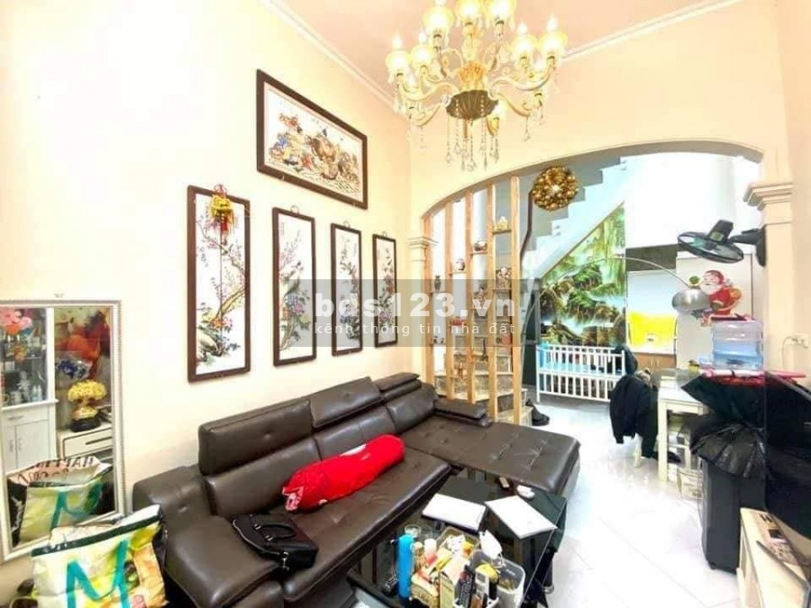 Hiếm nhà bán hồ điều hoà diện tích 36m2, 3 tầng, giá 2x tỷ, Bồ Đề Long Biên, tiện ích ở ngay