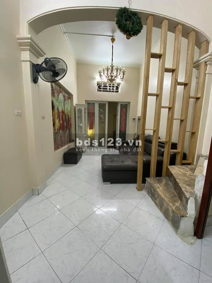 Hiếm nhà bán hồ điều hoà diện tích 36m2, 3 tầng, giá 2x tỷ, Bồ Đề Long Biên, tiện ích ở ngay