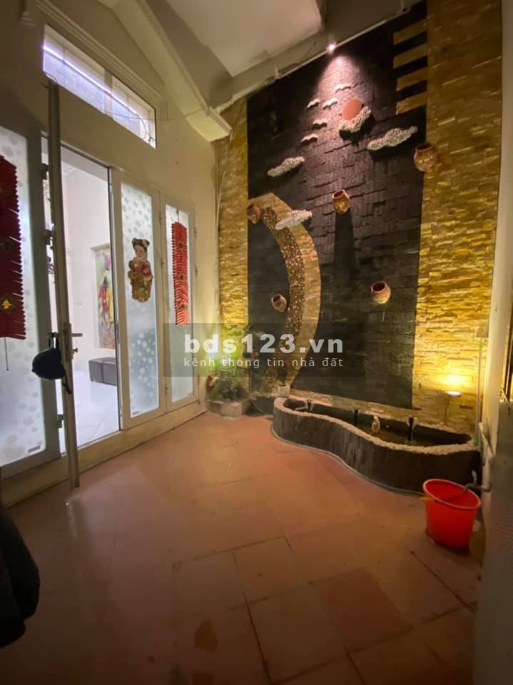Hiếm nhà bán hồ điều hoà diện tích 36m2, 3 tầng, giá 2x tỷ, Bồ Đề Long Biên, tiện ích ở ngay