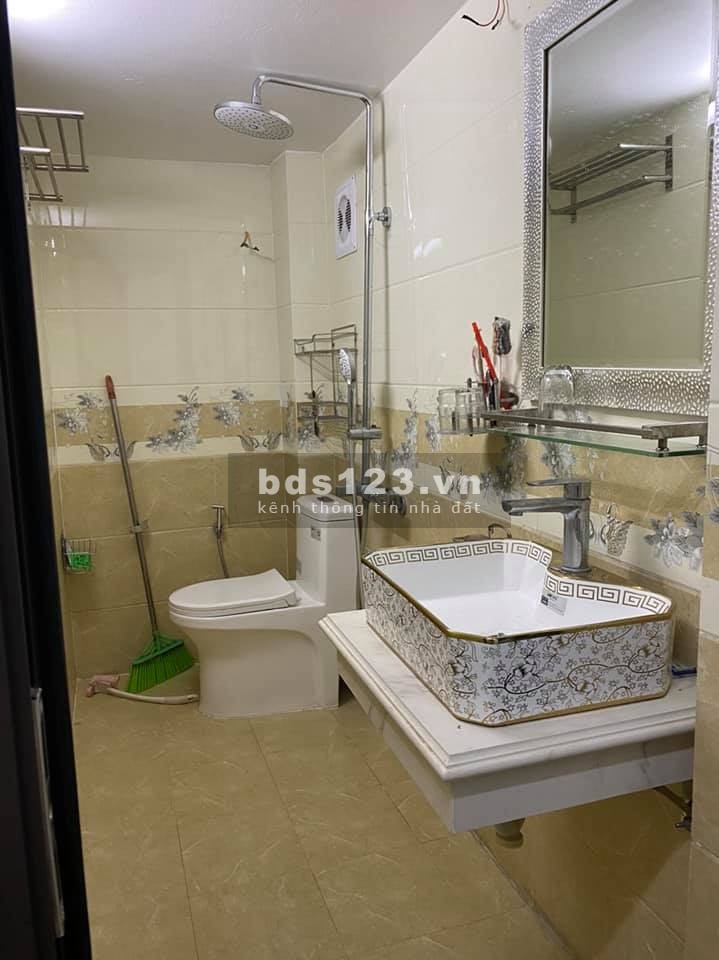 Hiếm nhà bán hồ điều hoà diện tích 36m2, 3 tầng, giá 2x tỷ, Bồ Đề Long Biên, tiện ích ở ngay