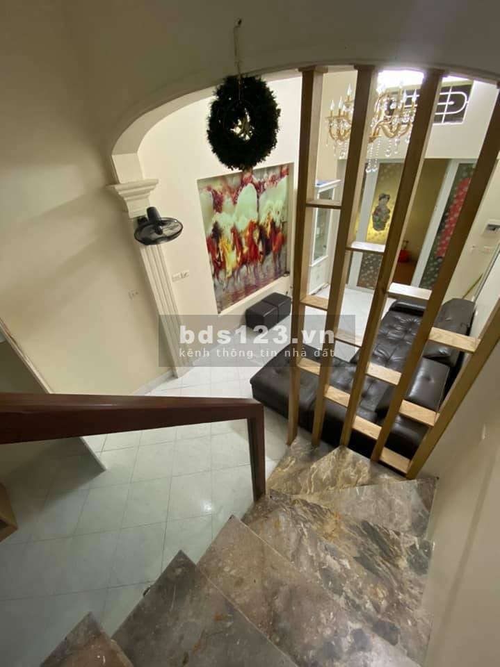 Hiếm nhà bán hồ điều hoà diện tích 36m2, 3 tầng, giá 2x tỷ, Bồ Đề Long Biên, tiện ích ở ngay