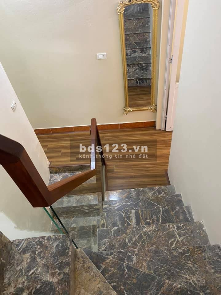 Hiếm nhà bán hồ điều hoà diện tích 36m2, 3 tầng, giá 2x tỷ, Bồ Đề Long Biên, tiện ích ở ngay