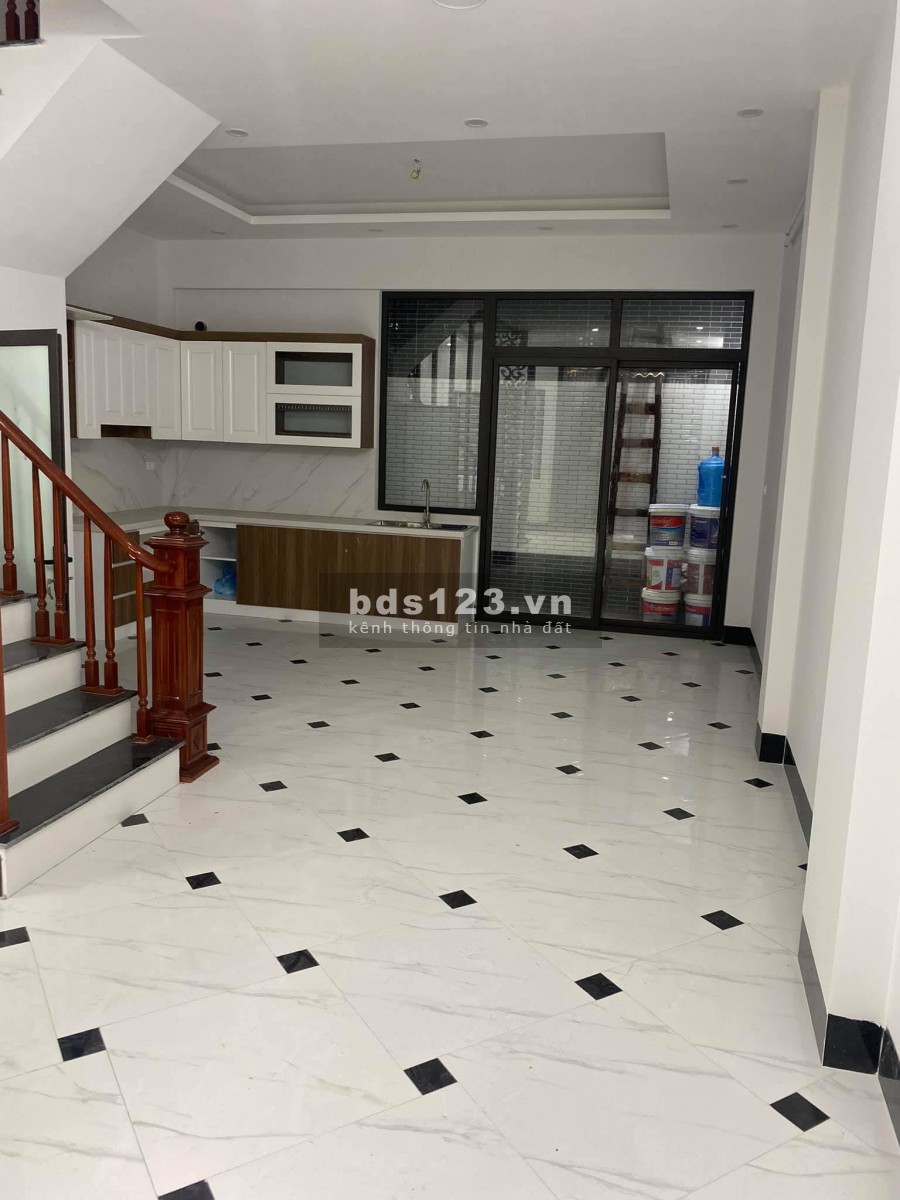 Bán nhà cạnh Hồ Ben, Thạch Bàn diện tích sử dụng 64m2, mt 4m, 3 tầng giá bán chỉ 2.9 tỷ