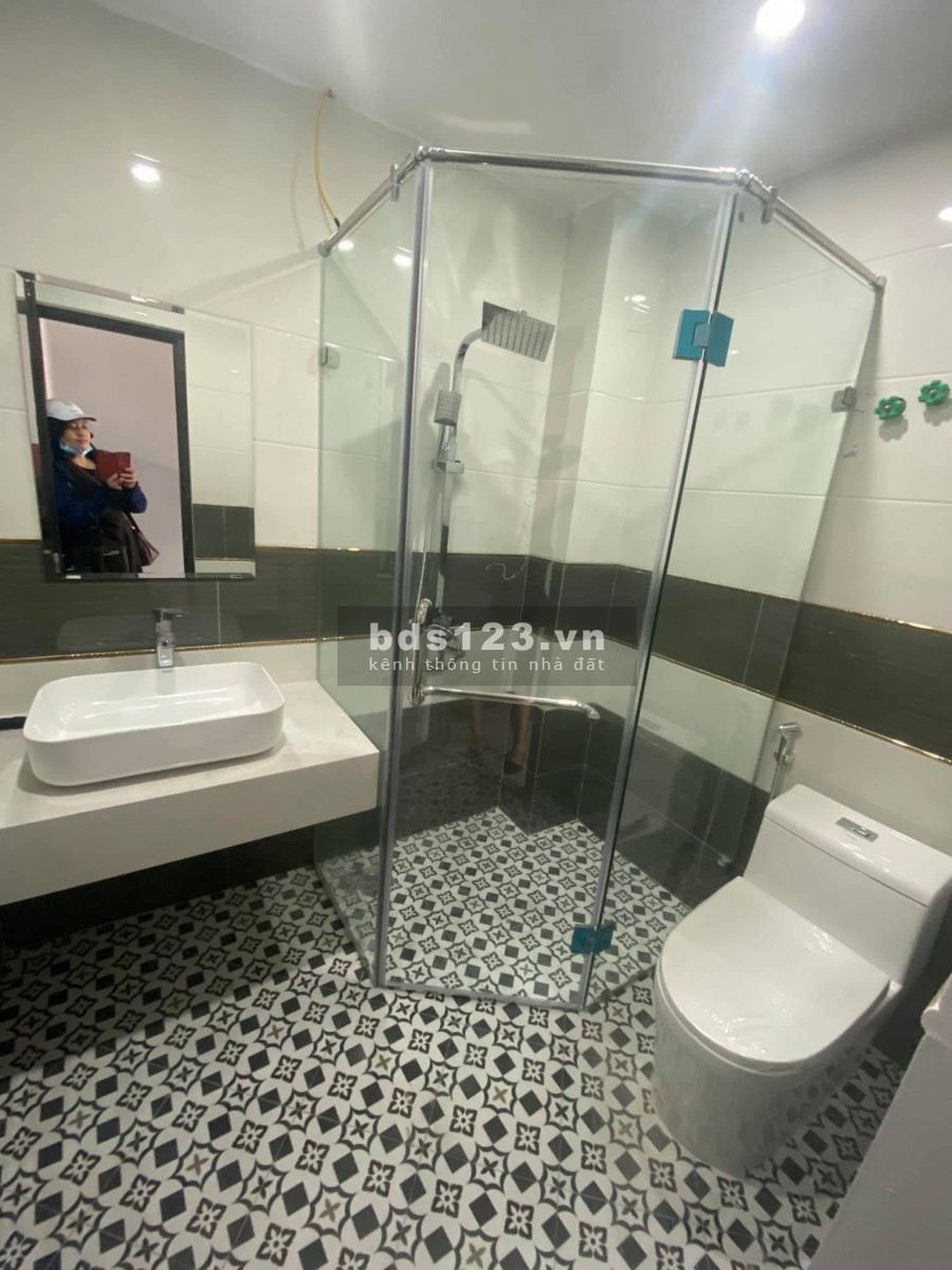 Bán nhà cạnh Hồ Ben, Thạch Bàn diện tích sử dụng 64m2, mt 4m, 3 tầng giá bán chỉ 2.9 tỷ