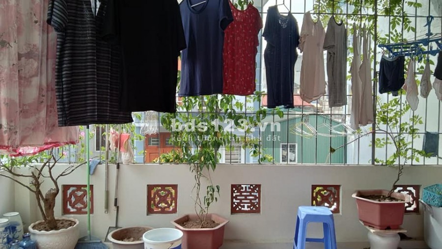 Bán nhà mặt ngõ Đường Giáp Bát. Diện tích 78m2. 4 Tầng. Mặt tiền 7m. Giá 5.9 Tỷ.