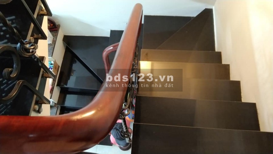 Bán nhà mặt ngõ Đường Giáp Bát. Diện tích 78m2. 4 Tầng. Mặt tiền 7m. Giá 5.9 Tỷ.