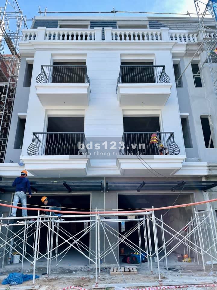 Nhà phố cao cấp shophouse thương mại Richmond Quy Nhơn, giá chỉ 68 triệu/m2 sổ từng căn