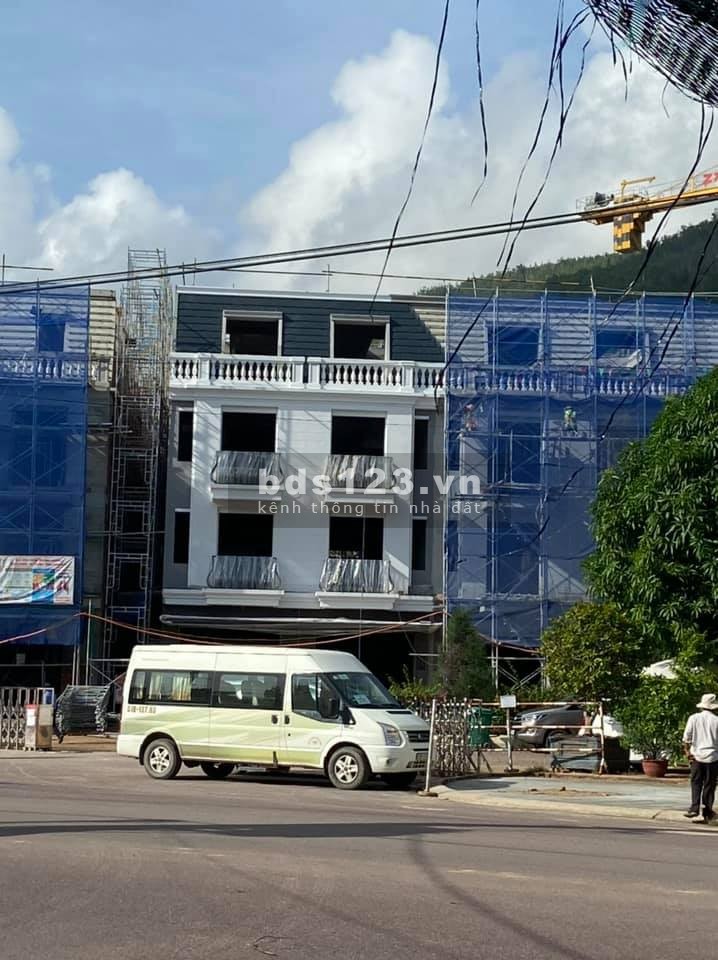 Nhà phố cao cấp shophouse thương mại Richmond Quy Nhơn, giá chỉ 68 triệu/m2 sổ từng căn