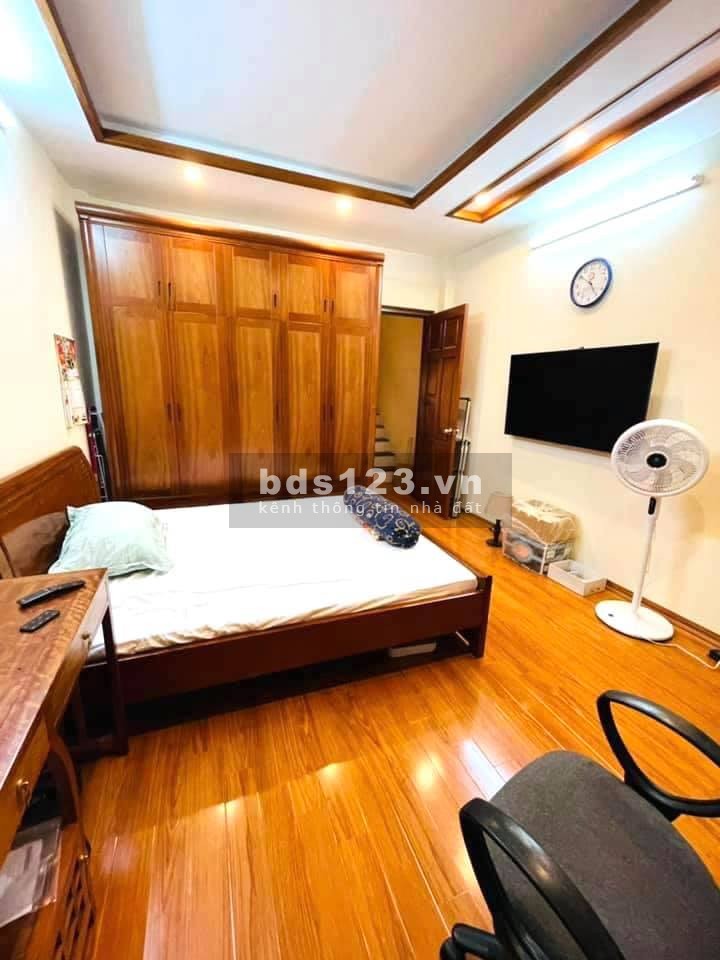 Bước chân khỏi cửa là ra phố bán nhà diện tích 30m2 4 tầng Bạch Mai giá chỉ 1.8 tỷ