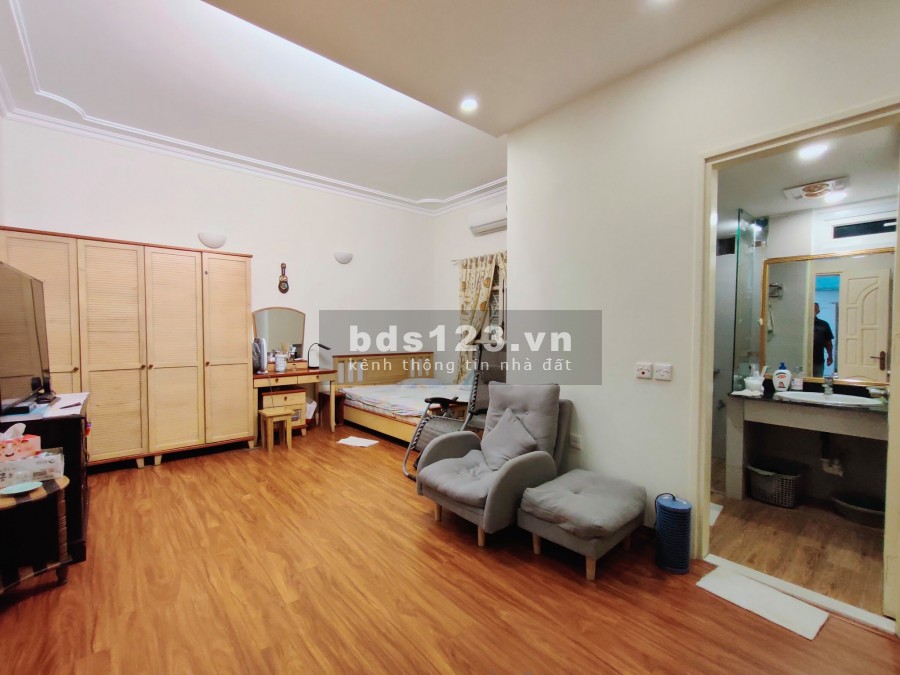 Chính chủ bán nhà Hoàng Như Tiếp, Long Biên, diện tích 161m2, 4 tầng, gara, nhỉnh 17 tỷ