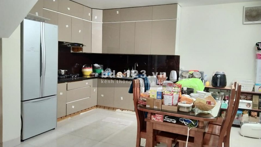 Bán nhà mặt ngõ Đường Giáp Bát. Diện tích 78m2. 4 Tầng. Mặt tiền 7m. Giá 5.9 Tỷ.