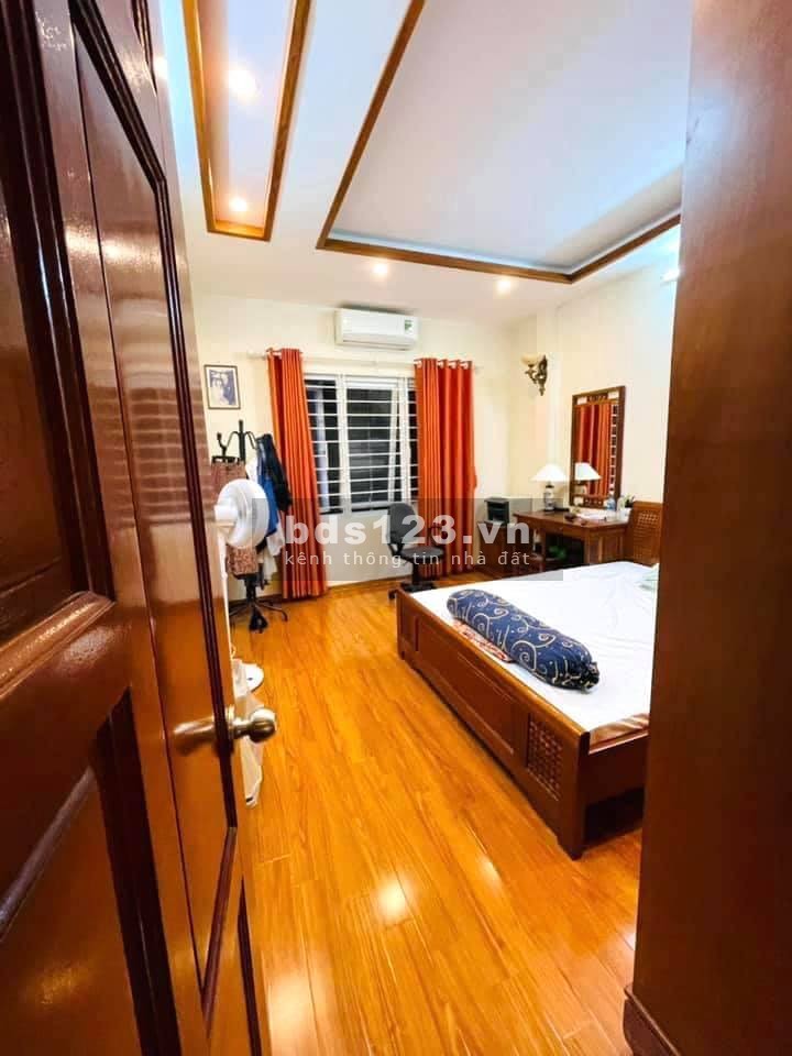 Bước chân khỏi cửa là ra phố bán nhà diện tích 30m2 4 tầng Bạch Mai giá chỉ 1.8 tỷ