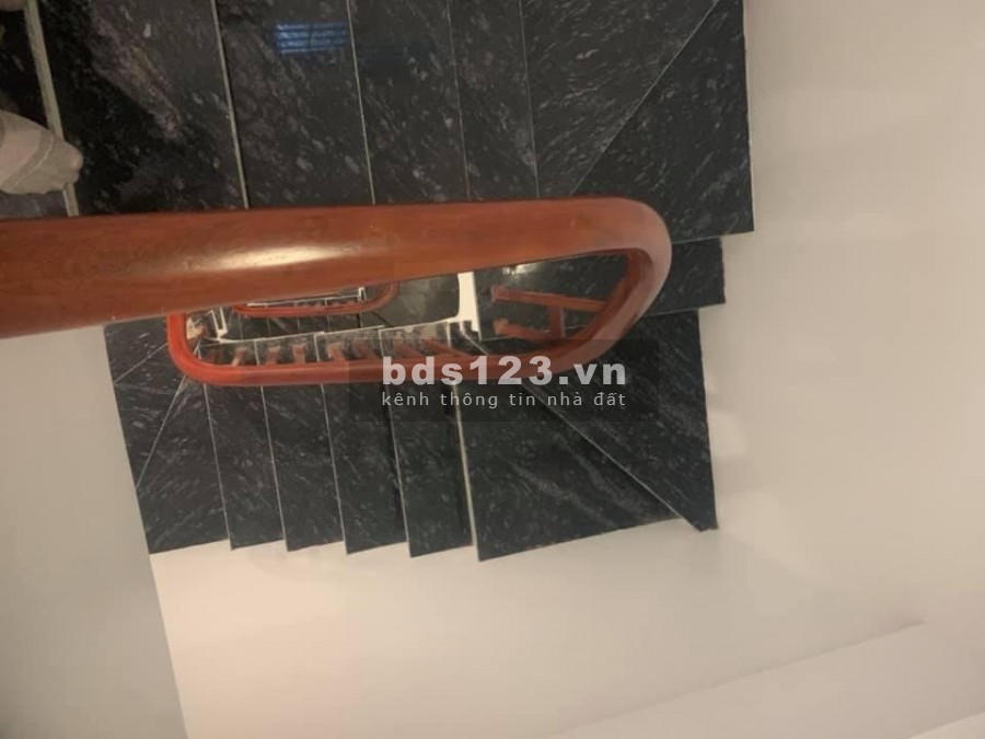 Hạ sốc tụt quần nhà mặt phố Ngô Gia Tự, ngõ oto đỗ cửa, nhà dân xây cẩn thận, full nội thất