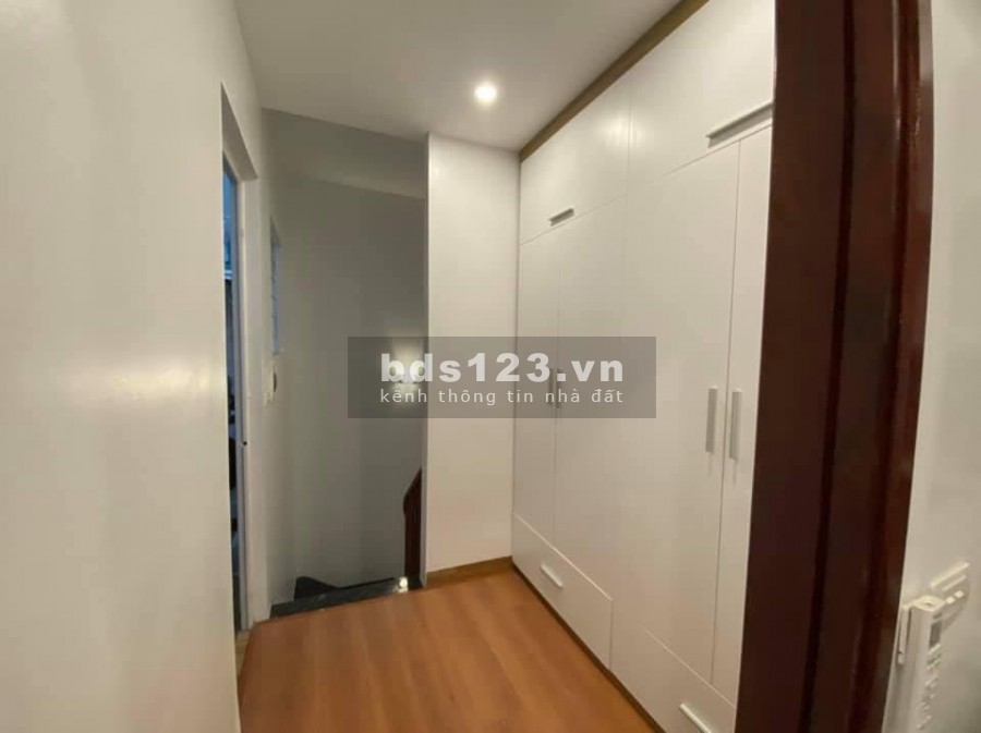 Hạ sốc tụt quần nhà mặt phố Ngô Gia Tự, ngõ oto đỗ cửa, nhà dân xây cẩn thận, full nội thất