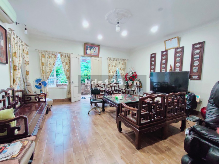 Chính chủ bán nhà Hoàng Như Tiếp, Long Biên, diện tích 161m2, 4 tầng, gara, nhỉnh 17 tỷ