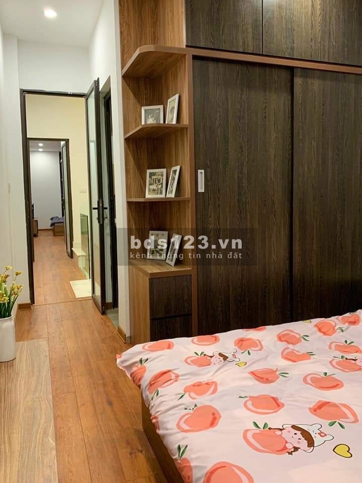 Bán gấp nhà Nguyễn Văn Cừ- Long Biên, diện tích sử dụng 82m2, mặt tiền 6.3 m, giá 5.6 tỷ