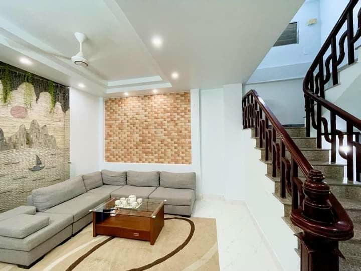 Chính chủ cần bán nhà trung tâm Quận Thanh Xuân, dt 75m2, 4 tầng, mt 4.8m, 4 phòng ngủ, 4WC