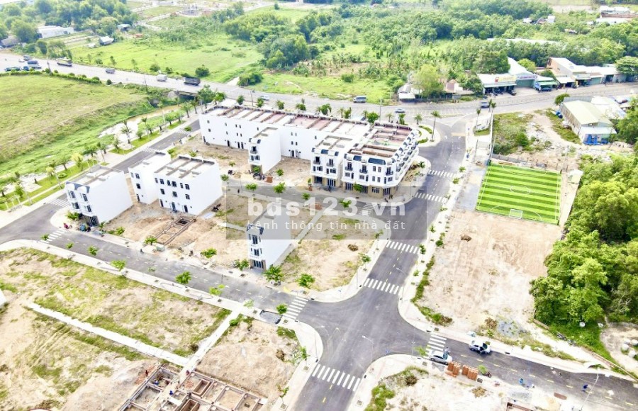 Bán đất Phú Chánh mặt tiền shophouse 103m2 full TC sổ sẵn giá bán 2.6 tỷ, đã bao gồm VAT