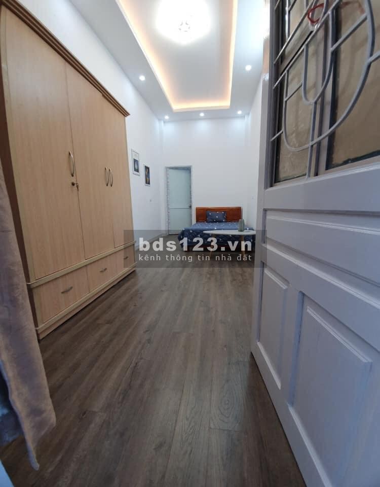 Bán nhà Nguyễn Lương Bằng. Sát phố, ô tô. Nhà đẹp xách đồ ở luôn dt 26m2 giá 2.35 tỷ