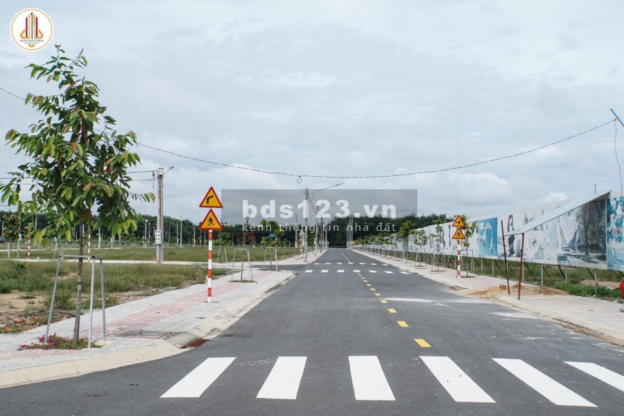 Chính chủ cần bán lô đất nằm ngay huyện Bàu Bàng giá bán 10.2 triệu/m2, pháp lí đầy đủ