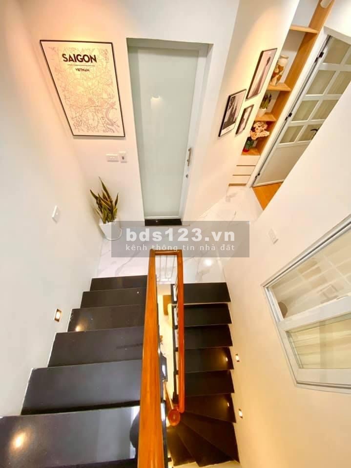 Nhà siêu đẹp, giá siêu rẻ, Đường Láng, Lô Góc diện tích 38m2, 5 tầng, giá 3,8 tỷ