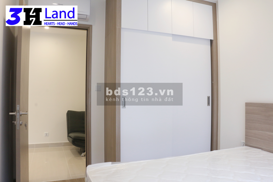 Chính chủ cho thuê căn 1 phòng ngủ 43m2 nội thất ơ bản 6,5tr tại Vinhomes Smart City