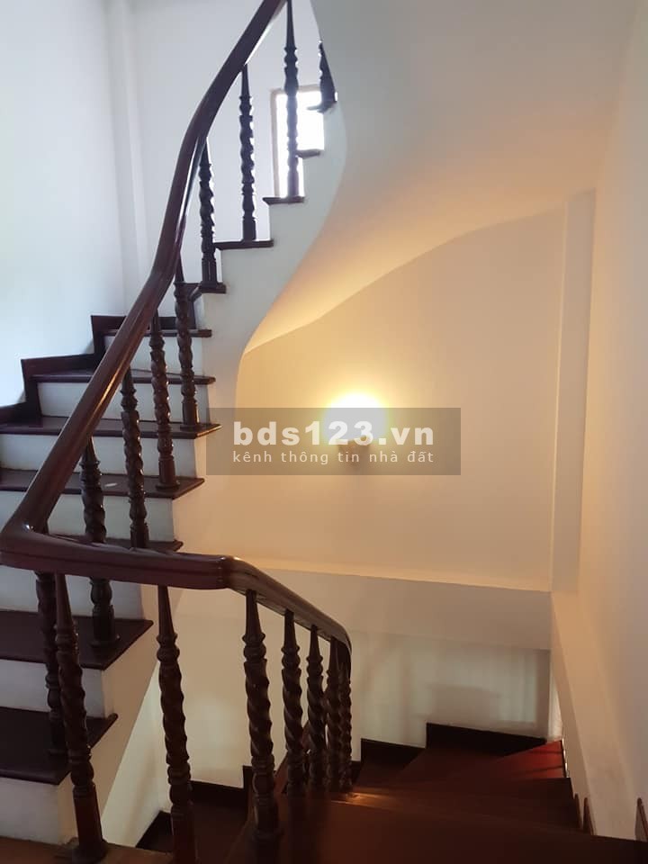 Nhà xây 5 tầng, diện tích sử dụng 56m2, Phạm Văn Đồng, view thoáng, ở ngay, tặng nội thất
