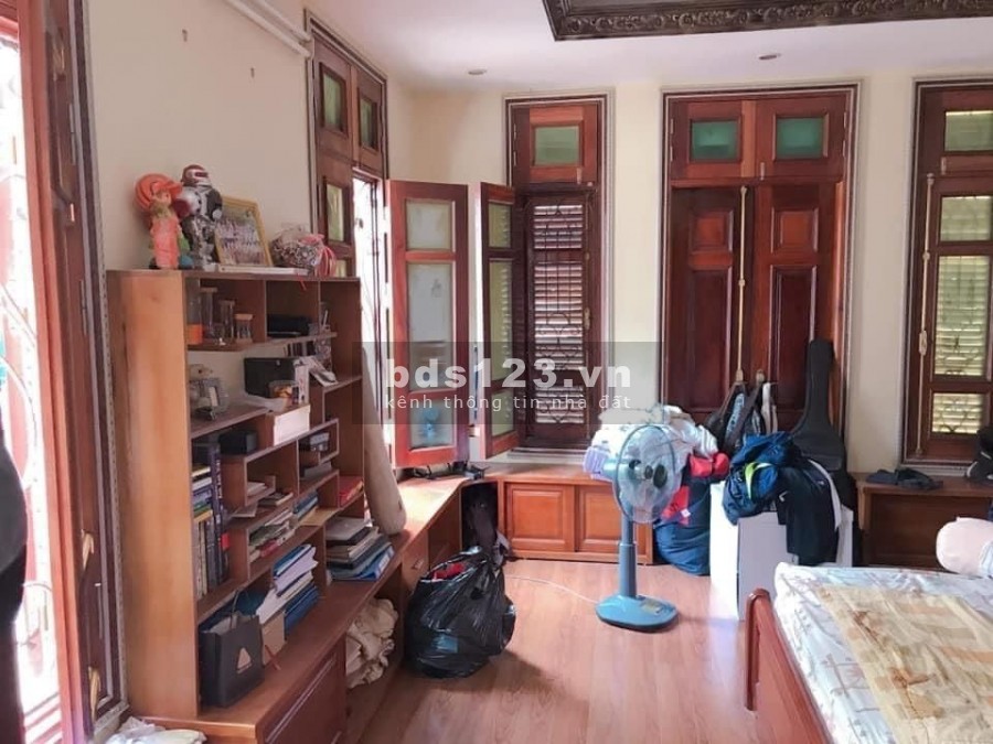 Bán nhà đường Lạc Long Quân, Cầu Giấy, 5 tầng đúc, ô tô, giá bán 4,3 tỷ, lhcc 098.172.2626