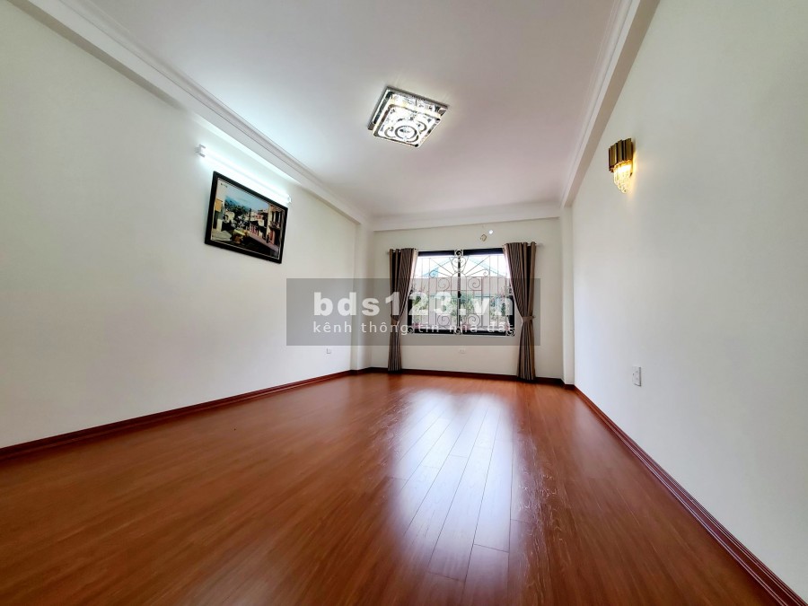 Bán nhà đường Láng Đống Đa, diện tích rộng, nhà đẹp ở ngay, diện tích 56m2 đúc 5 tầng