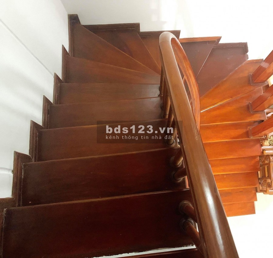 Bán nhà đường Láng Đống Đa, diện tích rộng, nhà đẹp ở ngay, diện tích 56m2 đúc 5 tầng