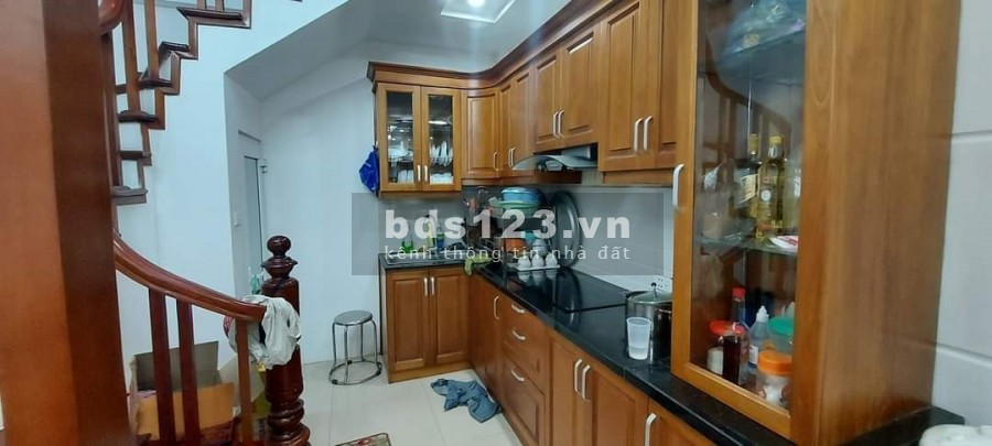 Bán nhà Quận Cầu Giấy, ô tô đỗ hông nhà ngõ siêu rộng, nhà 5 tầng, giá bán 3.4 tỷ, lhcc