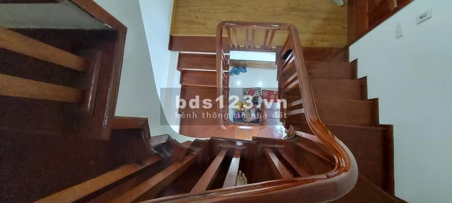 Bán nhà Quận Cầu Giấy, ô tô đỗ hông nhà ngõ siêu rộng, nhà 5 tầng, giá bán 3.4 tỷ, lhcc