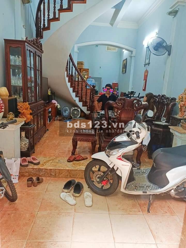 Bán nhà Giải Phóng view gần hồ ngõ thoáng rộng. nhà dân xây tặng nội thất toàn gỗ lim