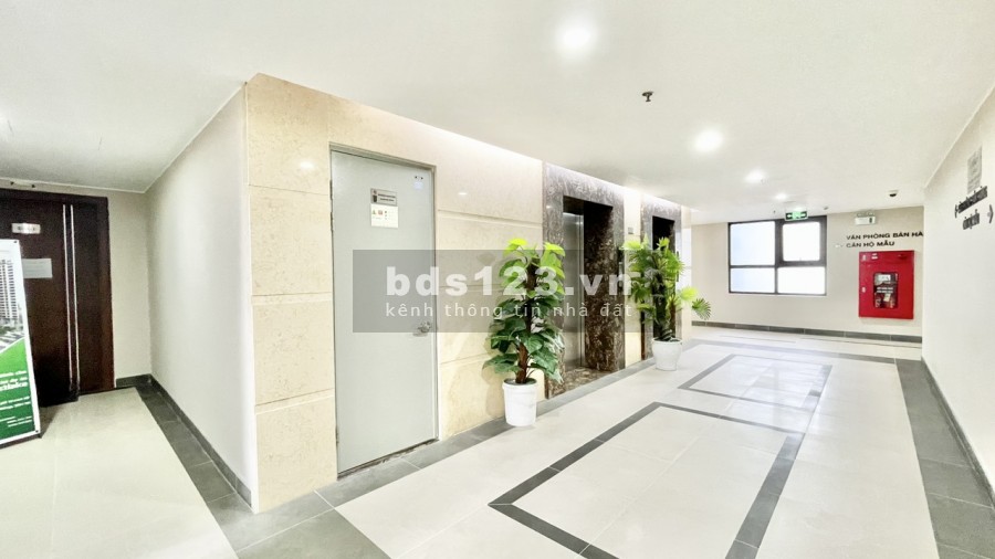 Bán căn hộ 3PN/168m2, Full đồ, Giá 5,6 tỷ, View Hồ Tây + Lotte Mall. Dự án Udic Westlake
