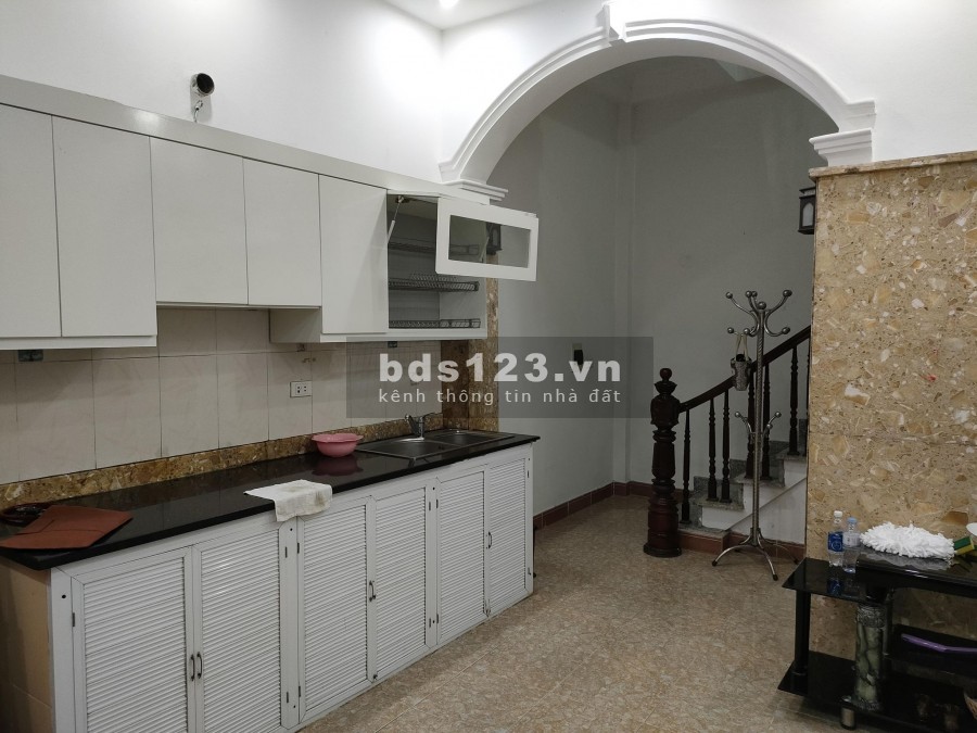 Nhà 4 tầng * DT 40m2 phố Nguyễn Ngọc Vũ mặt tiền 4m, nhỉnh 3 tỷ, có thương lượng