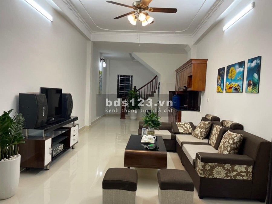 Bán nhà Lâm Du, dtsd 32m2, 3 tầng nhà đẹp 2 mặt thoáng, vào ở sướng, giá. chỉ 3 tỷ, lh 0977634118
